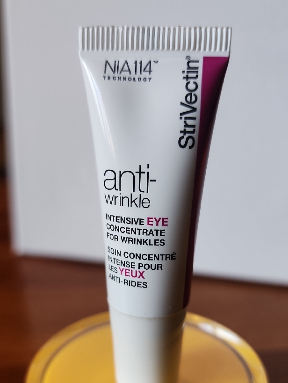 StriVectin TL Advanced Tightening Neck Cream Plus – Yellow and White - Picture 4 of 6